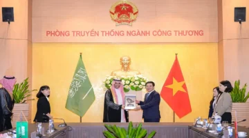 التعاون الصناعي السعودي الفيتنامي.. الخريّف يبحث آفاقاً جديدة وشراكات استثمارية واعدة